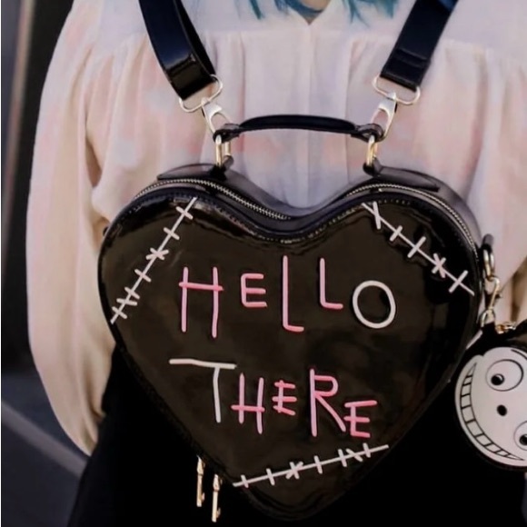 Heart-Shaped hell here Black Bag with Pink and White Stitching new - Picture 3 of 5